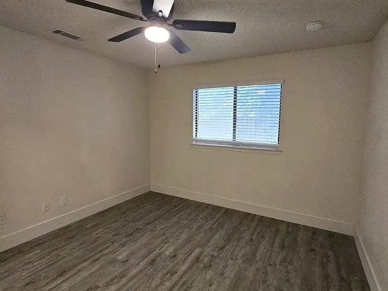 3233 Stanford Ave — Photo 22