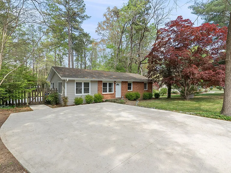 8907 Rollingwood Rd — Photo 7