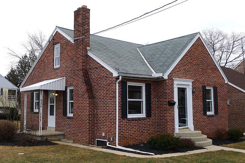 131 North Diamond St is a MUST SEE!  CALL TODAY 717-814-8240