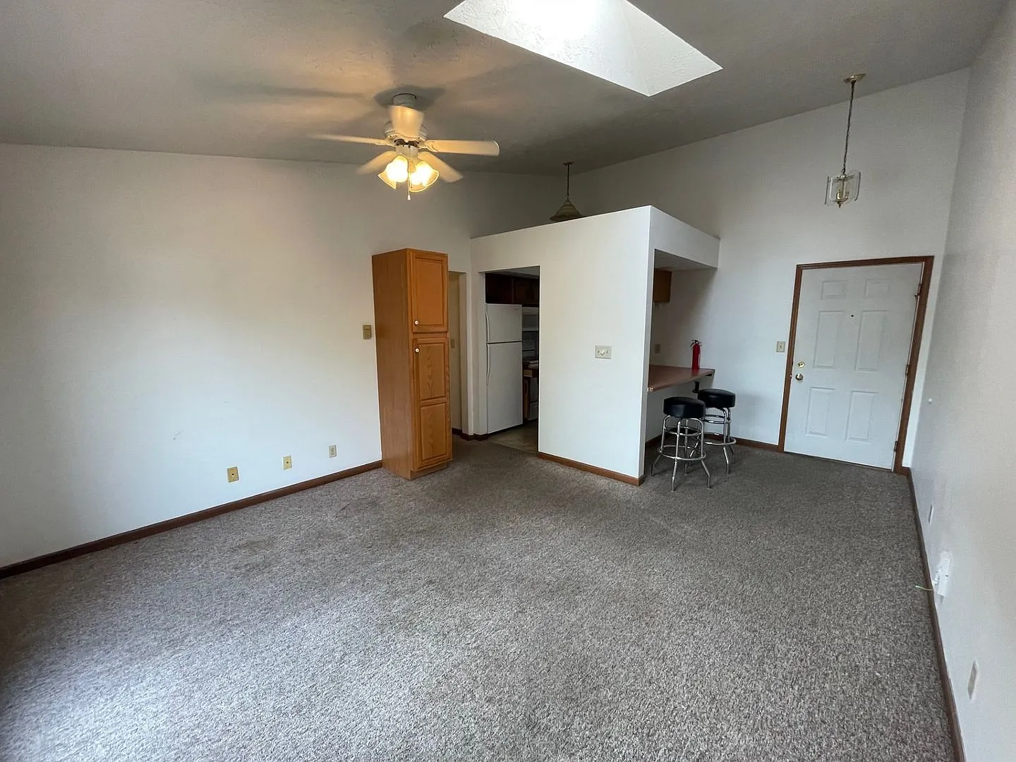 Leslie Manor Apartments — Photo 2