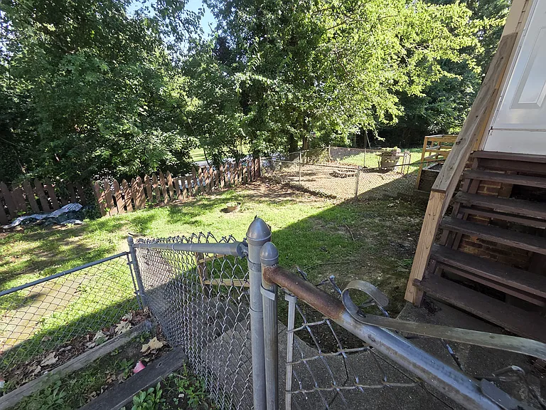 812 Glen Ter — Photo 18