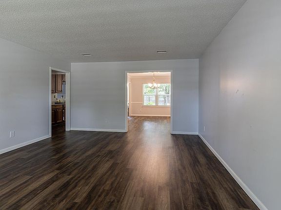 3rd image of 1204 Bartlett Oaks Ct