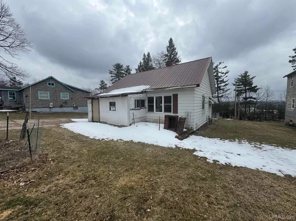 835 E I St, Iron Mountain, MI 49801