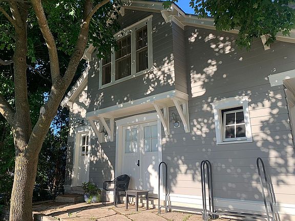 Detached garage/guest suite