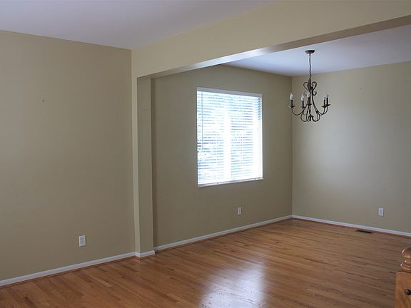4th image of 1105 Rivermeade Dr