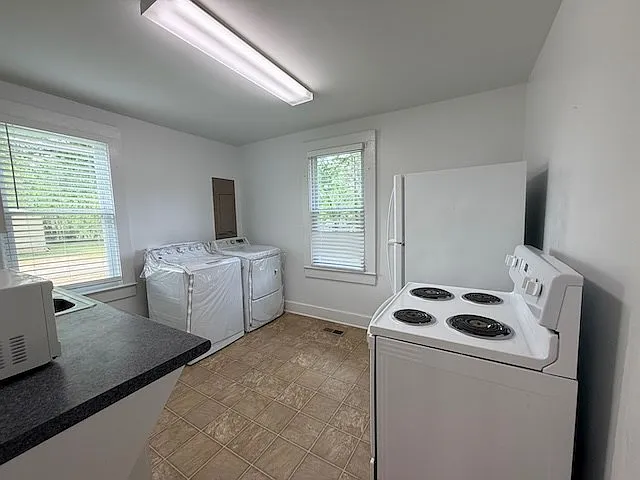503 E Main St — Photo 15