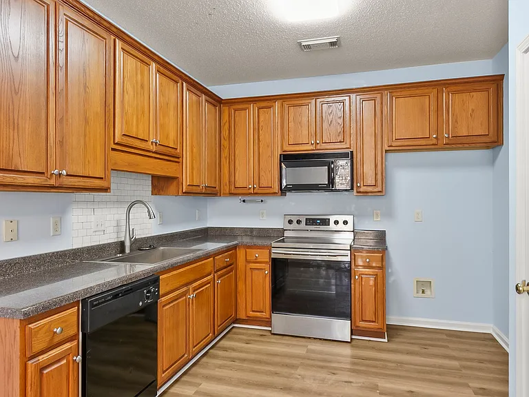 6402 Covington Villas Dr — Photo 9