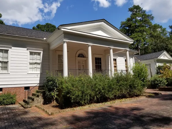 735 W Carolina Ave, Varnville, SC 29944