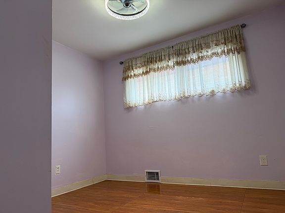 4th image of 1960 Genesee St Unit 1
