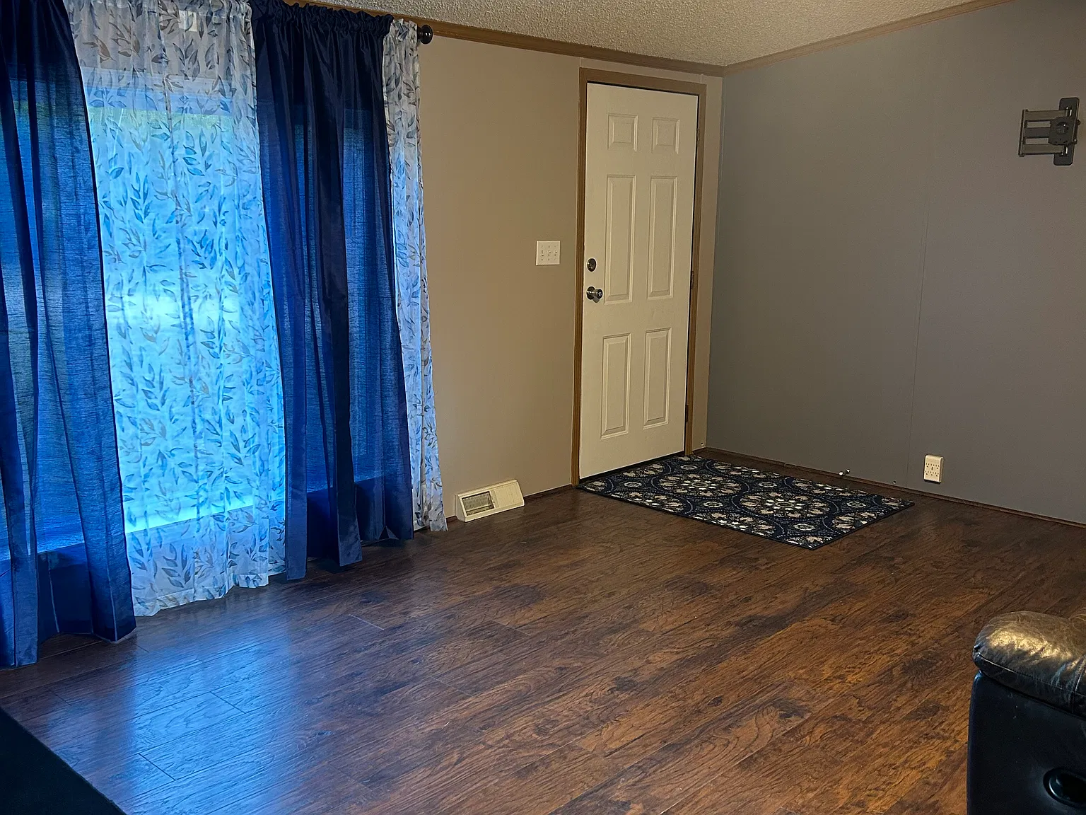 3 bed, 1172 sqft, $1,800 — Photo 2