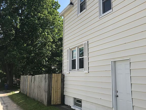 2nd image of 544 Curtis St NE