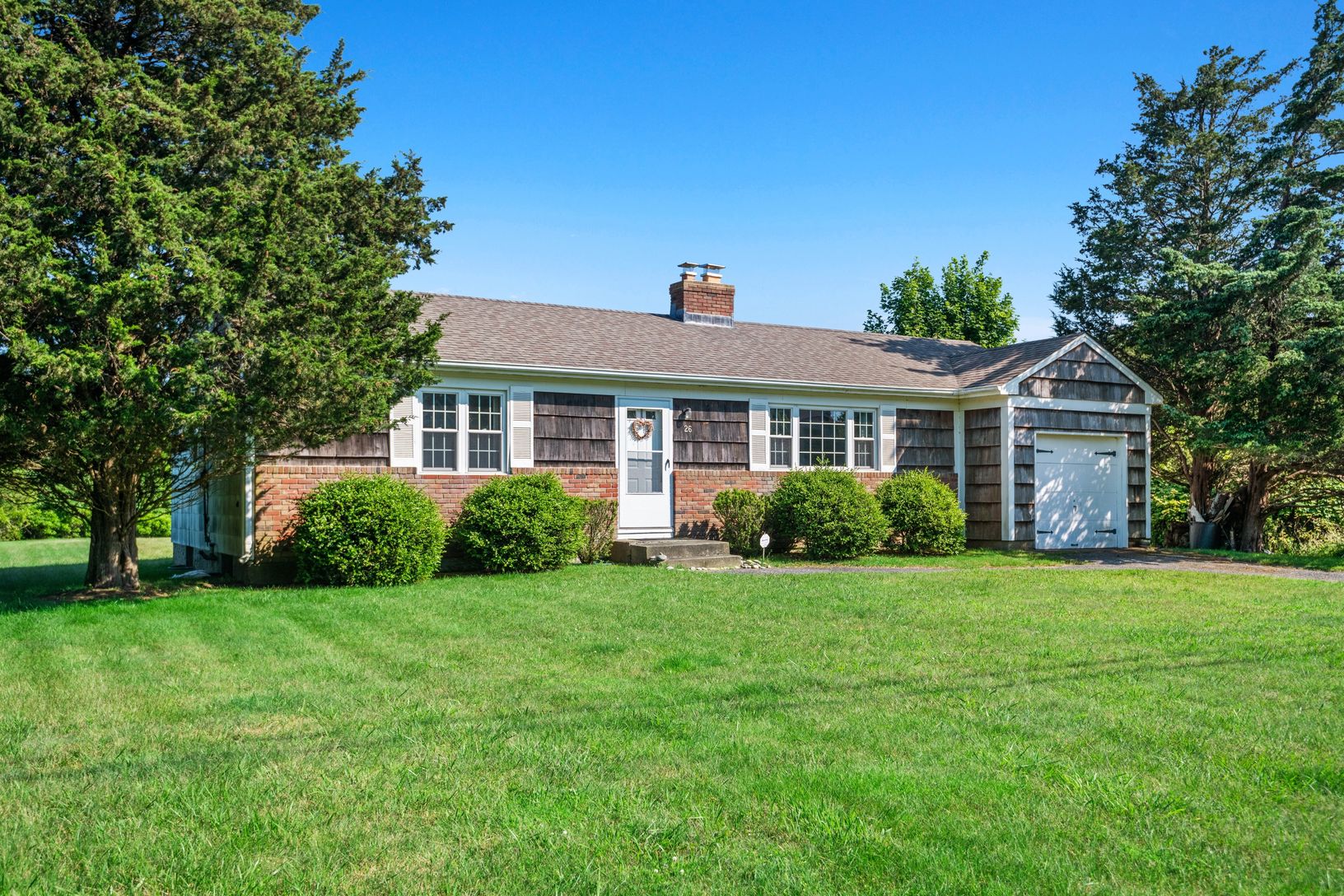  Charming home close to town and ocean