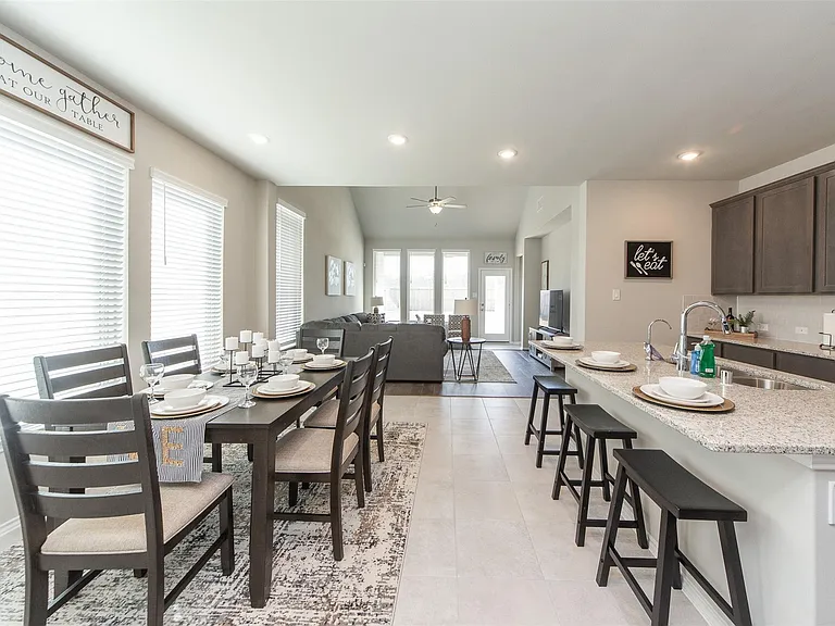 1915 Meadow Trail Dr — Photo 5