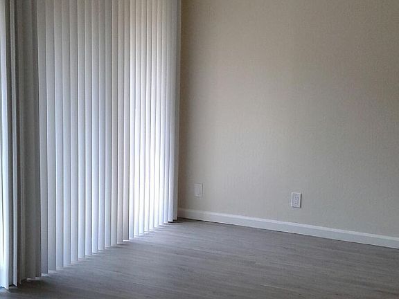 Living Room approx 15' x 14'