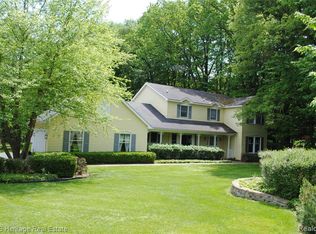 5163 Kierstan Dr, Brighton, MI 48114