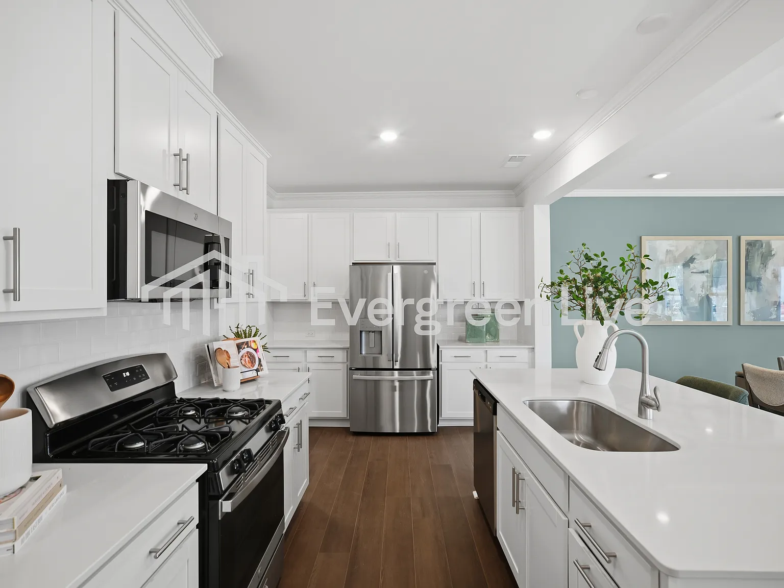 3 bed, 2.5 bath, 1926 sqft, $1,895 — Photo 1