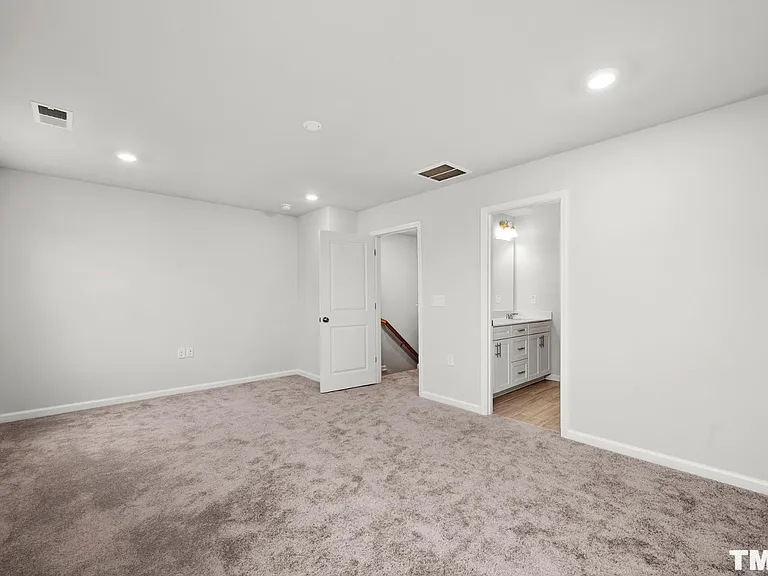 742 Cormiche Ln — Photo 16