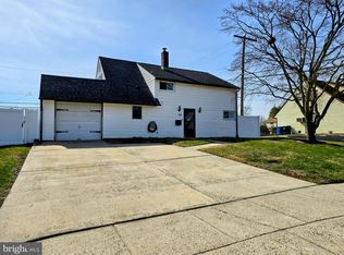 63 Greenbriar Rd, Levittown, PA 19057