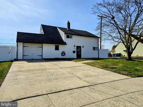 63 Greenbriar Rd, Levittown, PA 19057