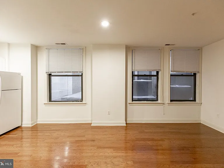 1411-2 Walnut St #1206 — Photo 8