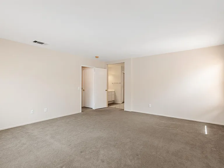 16474 Denhaven Ct — Photo 11