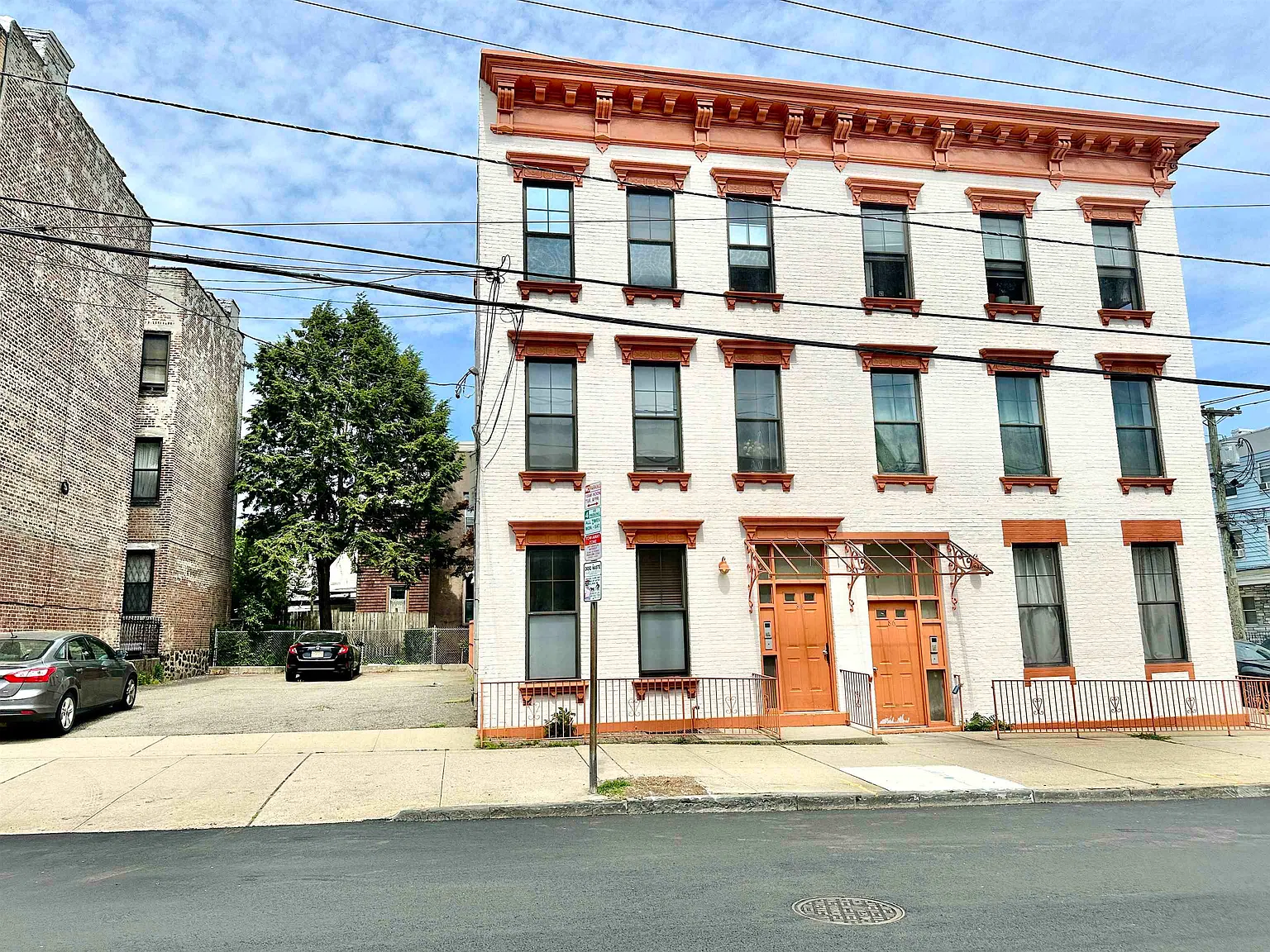 1 bed, 1.0 bath, $2,399 — Photo 2