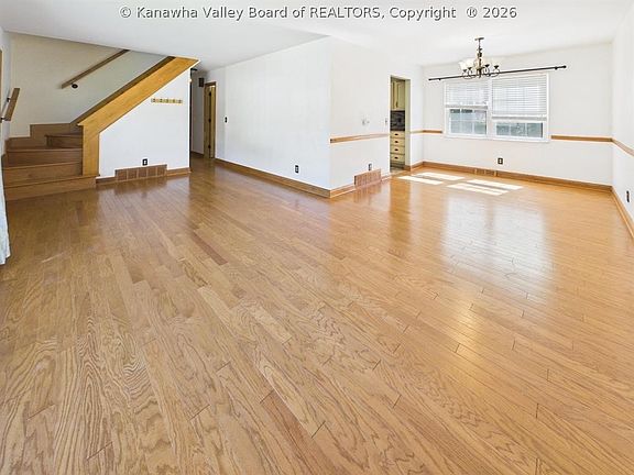 5th image of 71 Simpson Dr