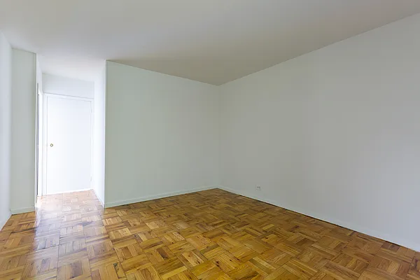 Rented by MNS | media 10