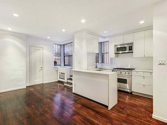 3rd image of 12 Beekman Pl APT 1G