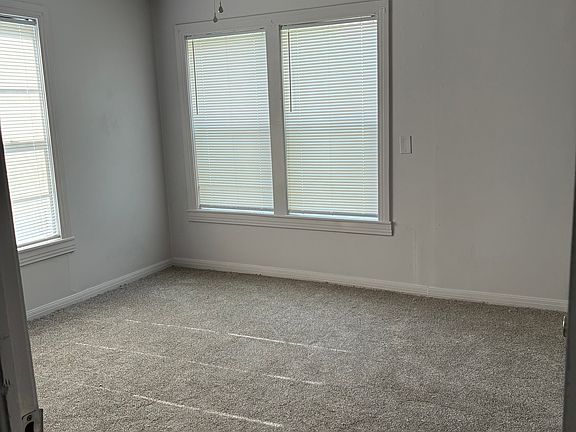 5th image of 904 Alamo St