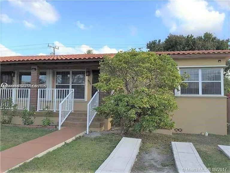 4038 SW 9th Ter #4038 — Photo 1