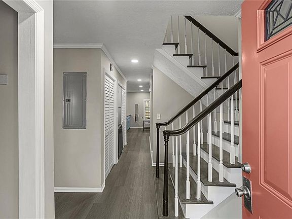 3rd image of 105 Glen Acres Ct