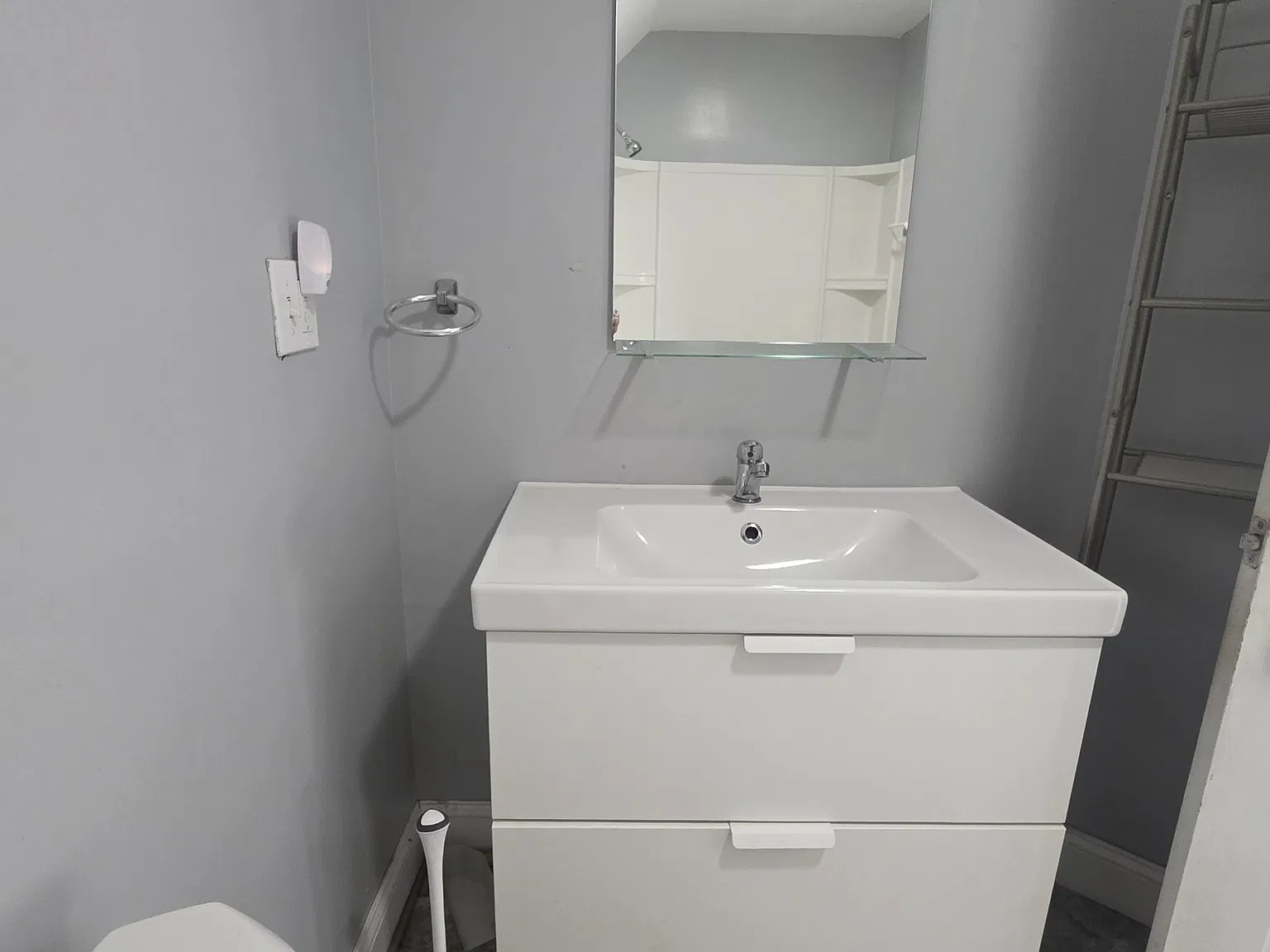 3 bed, 1000 sqft, $2,000 — Photo 3