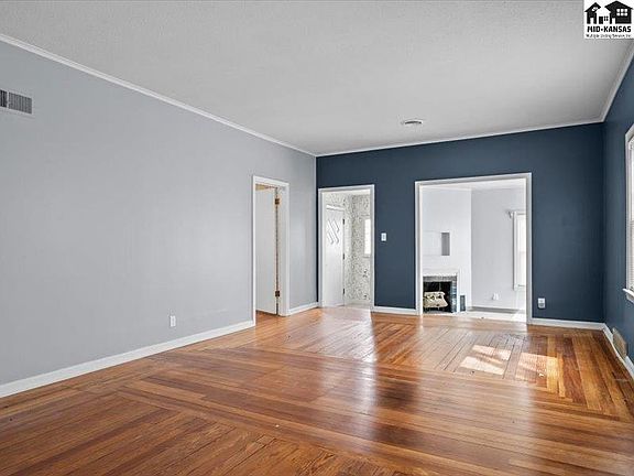 4th image of 307 Champa St