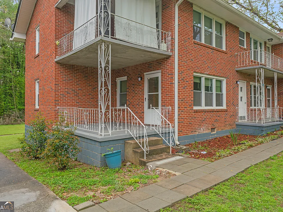 147 Burnside St #4