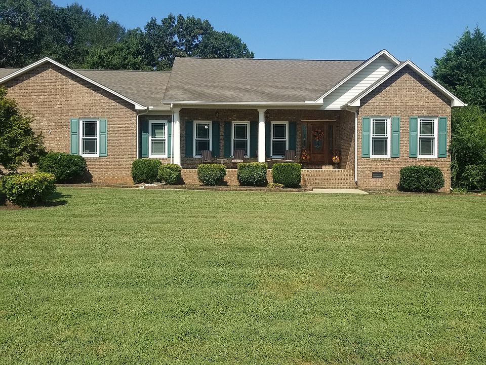 1st image of 215 Silver Creek Ln