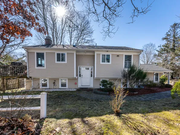 80 Old Colony Road, Hyannis, MA 02601