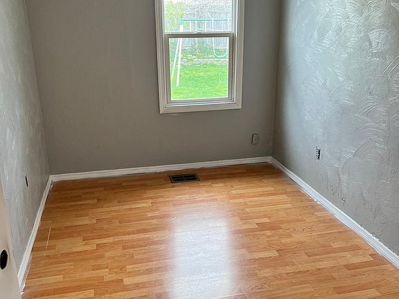 5th image of 588 Layne Dr