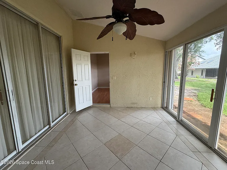 925 Falls Trl — Photo 30