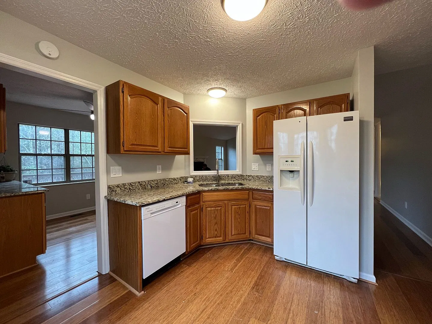 Location & Convenience — Photo 4