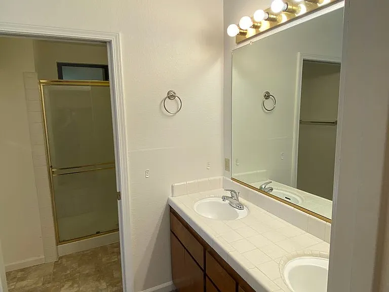 110 Castlemont Dr — Photo 12