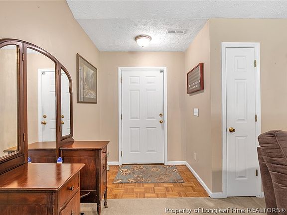 5th image of 112 Hosta Dr