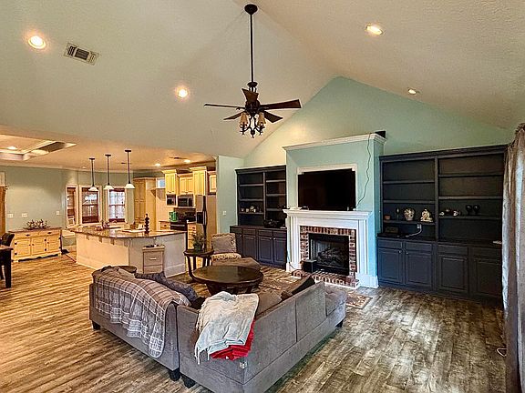 5th image of 8800 Spring Ave