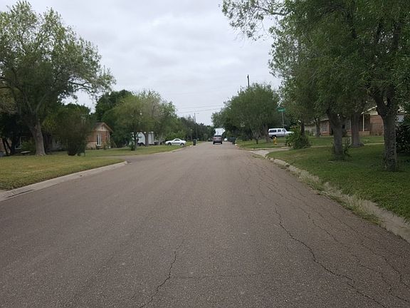 5th image of 2115 N Parkwood Dr