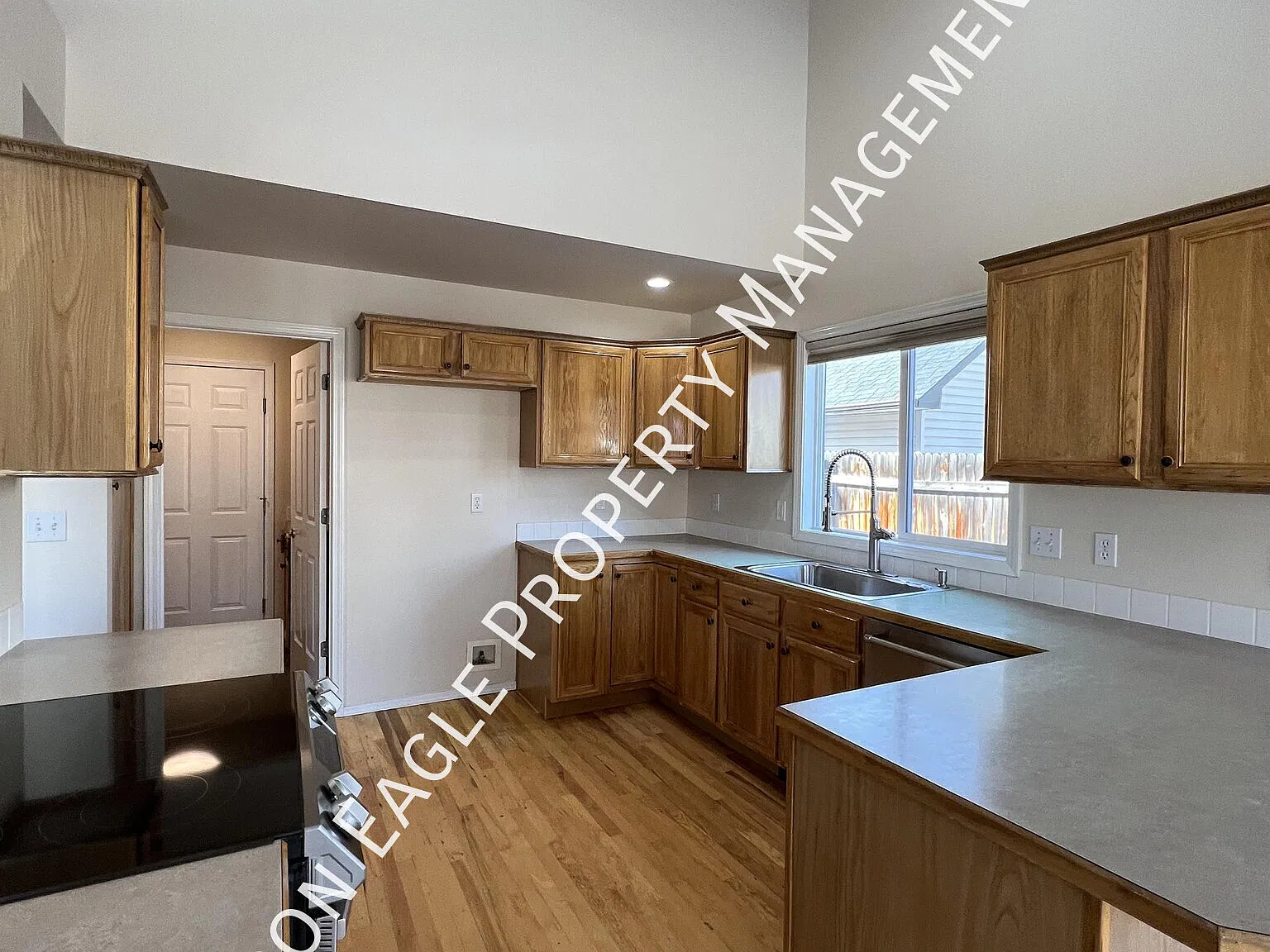 3 bed, 2.5 bath, 2112 sqft, $2,350 — Photo 4