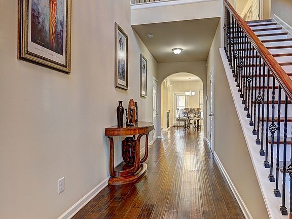 5th image of 609 Caledon Way