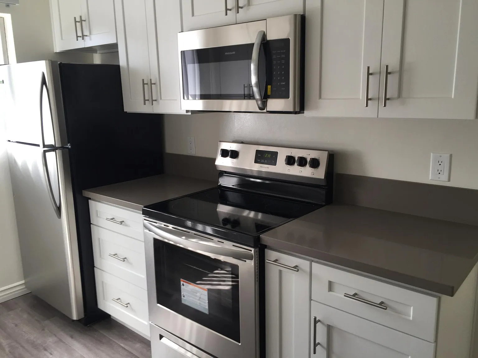 1 bed, 900 sqft, $2,300 — Photo 2