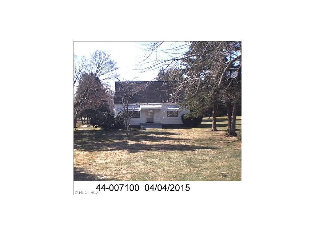 2526 Reeves Rd NE photo 1