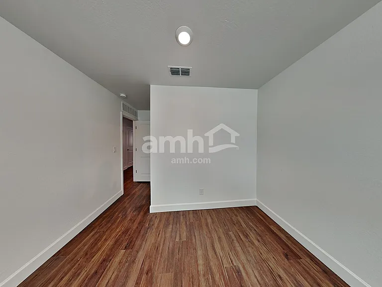 17154 W Golden Ln — Photo 18