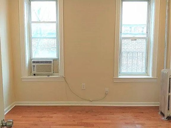 4th image of 25-12 41st St #2B